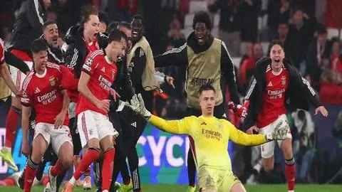 曼城盛启马年风华球衣：水墨意境中的骏马素描，尽显东方艺术魅力！